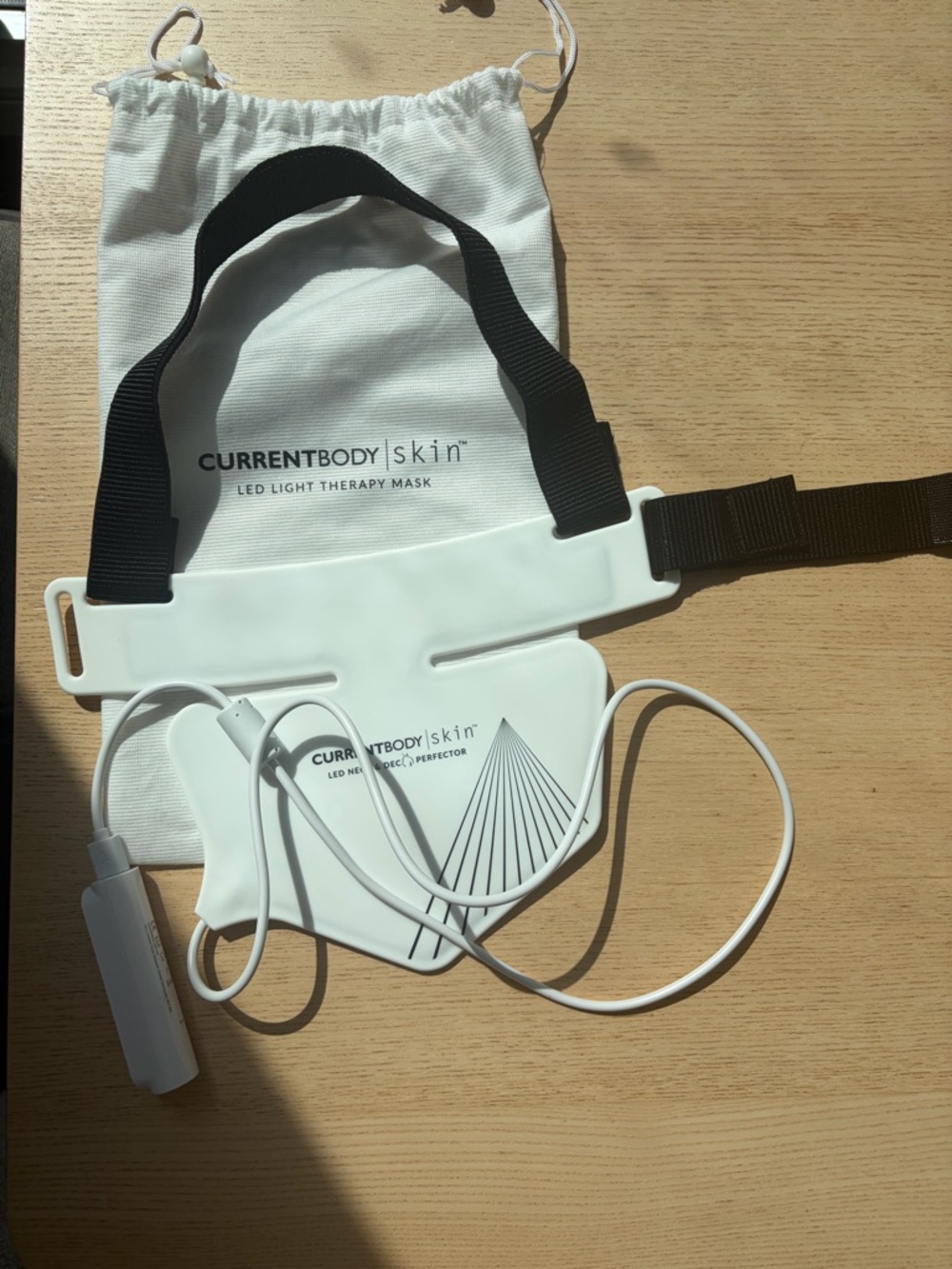 CURRENTBODY Skin LED Neck & Décolletage Therapy Mask - White